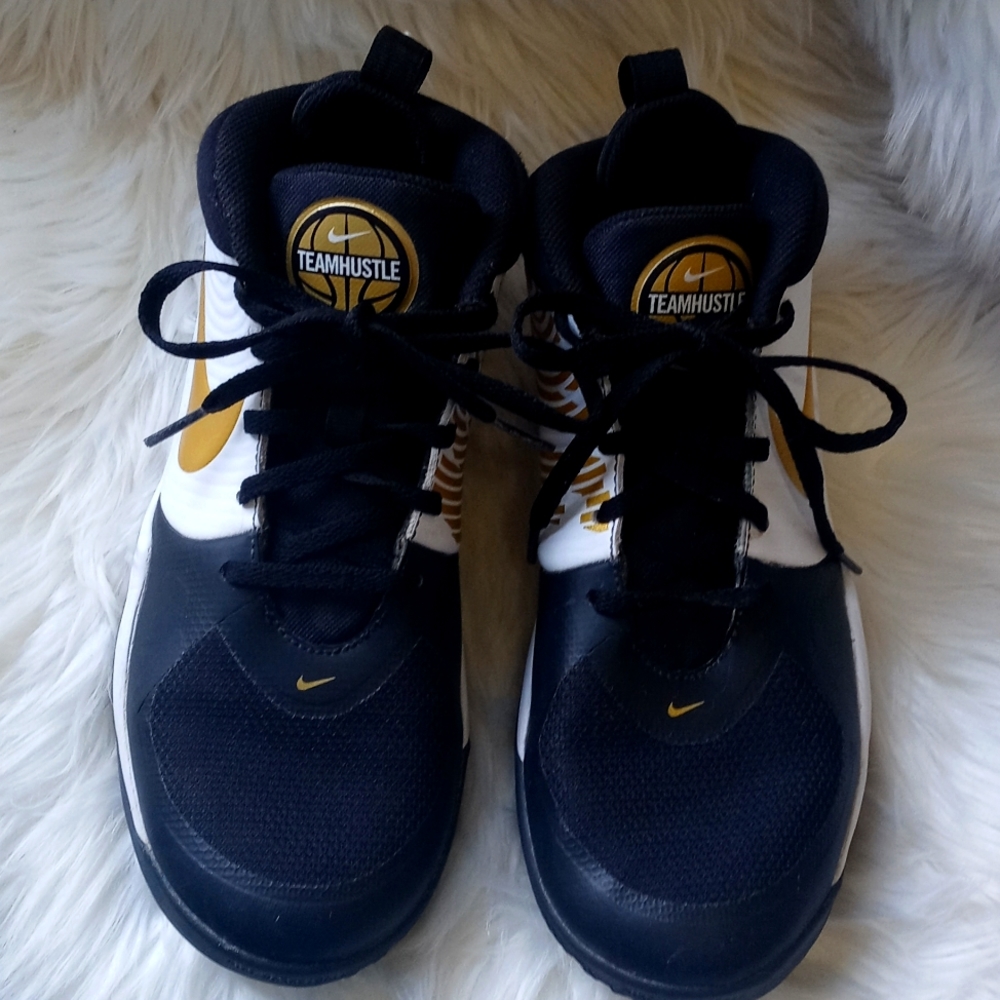 Nike Hustle basketball 🏀Shoes